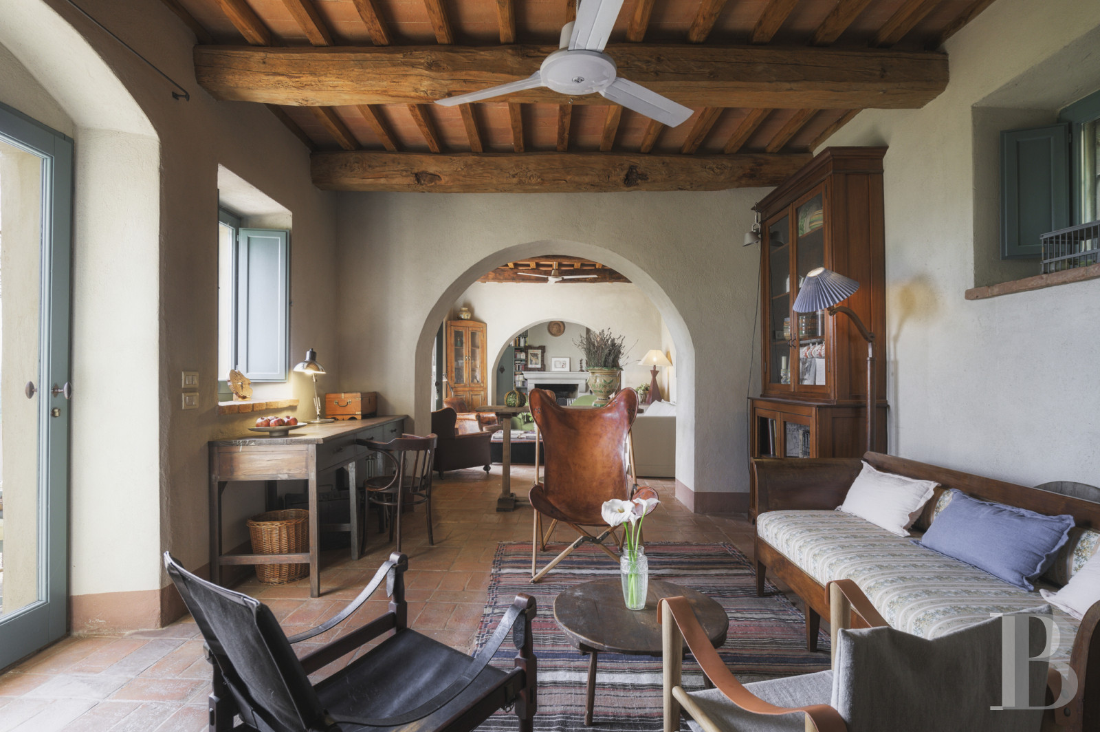An old olive grove farmhouse restored to its former glory, overlooking the countryside in the Val d'Orcia in Tuscany - photo  n°11
